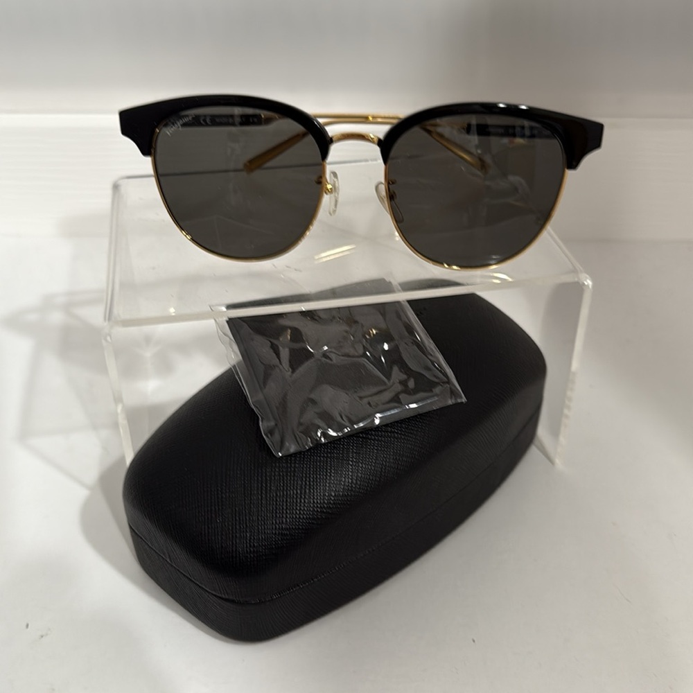 SALVATORE FERRAGAMO SUNGLASSES.